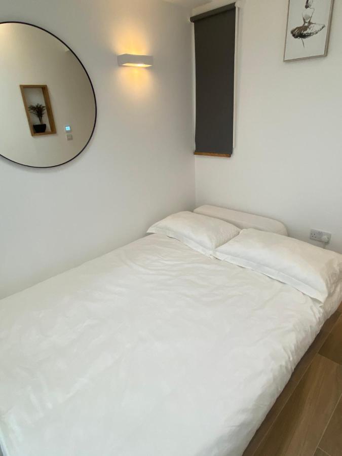 Lovely And Modern Studio Apartment. Borehamwood Exterior foto